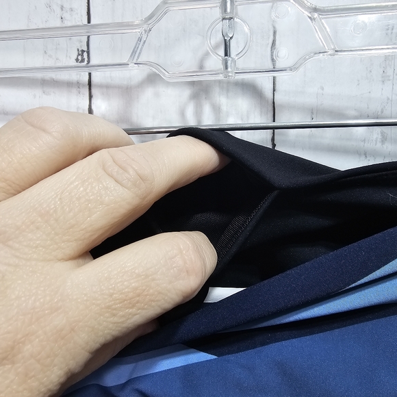 Zyia Active Women's Shades of Blue Block Luxe Hi-Rise ⅞ Length Leggings Size 12. - Picture 4 of 8